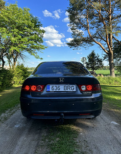 Honda Accord (9 foto / 9)