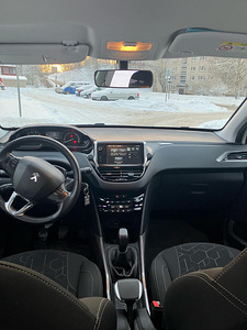 Peugeot 2008 1.2 60kW (9 foto / 15)