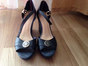 Tommy Hilfiger kingad (2 foto / 3)