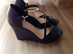 Tommy Hilfiger kingad (3 foto / 3)