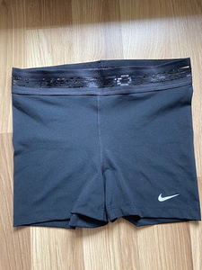 Müüa lühikesed Nike püksid (1 foto / 1)
