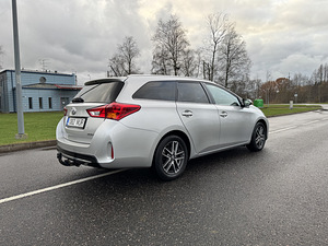 Toyota Auris 2014 (4 foto / 15)