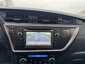 Toyota Auris 2014 (12 foto / 15)