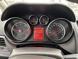OPEL ZAFIRA TOURER (7 foto / 13)
