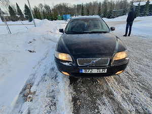 Volvo v70 (2 фото из 5)
