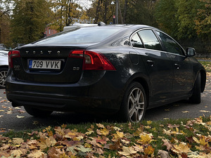 Volvo S60 2011 г. (5 фото из 12)