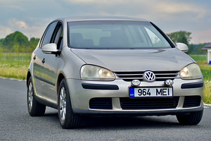 VOLKSVAGEN GOLF 2004 (2 foto / 10)