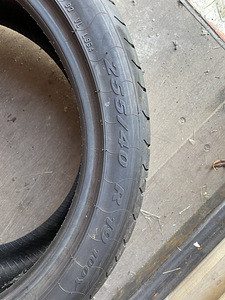 Pirelli 255/40R19 (2 фото из 3)