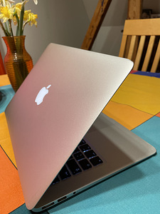Macbook Air (Early 2014) (2 foto / 4)