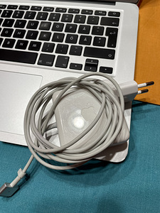 Macbook Air (Early 2014) (3 foto / 4)