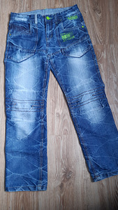 Продам джинсы 158 размер