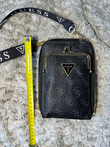 Сумка Guess (3 фото из 3)