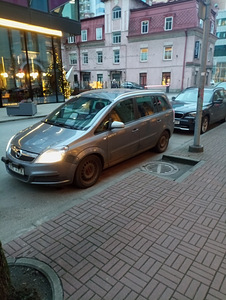 Opel Zafira (2 foto / 7)