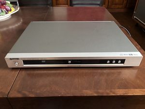 Yamaha DVD-S557 (1 foto / 2)