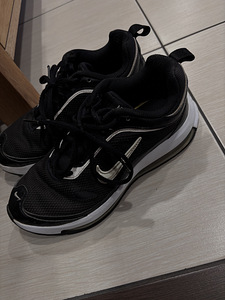 NIKE (2 foto / 4)