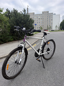 Горный велосипед Focus – 18 скоростей, Shimano, передний амортизатор (1 фото из 5)