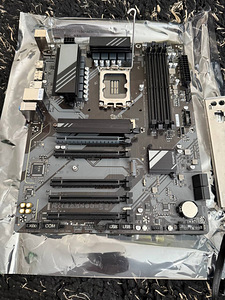 GIGABYTE B760 DS3H LGA 1700 DDR5 материнская плата (2 фото из 8)