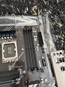 GIGABYTE B760 DS3H LGA 1700 DDR5 материнская плата (4 фото из 8)