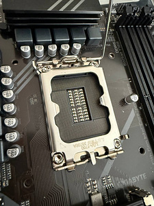 GIGABYTE B760 DS3H LGA 1700 DDR5 материнская плата (6 фото из 8)