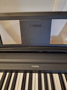 Yamaha дигитальное пианино / синтезатор (3 фото из 10)