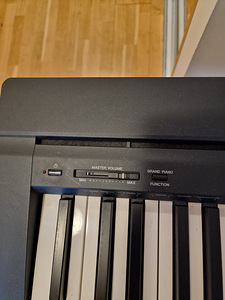 Yamaha дигитальное пианино / синтезатор (7 фото из 10)