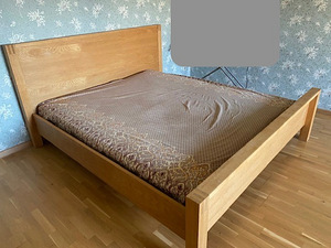 Кровать из натурального дуба