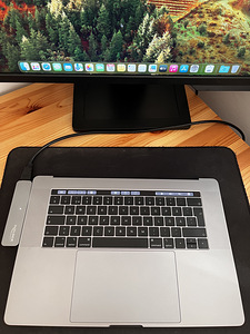 Apple Macbook Pro 2018 15.4" (2 фото из 4)