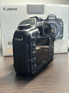 Фотокамера Canon 5D Mark II (6 фото из 7)