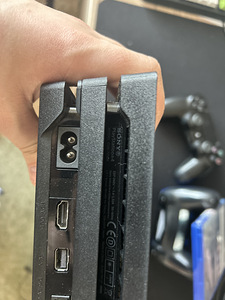 PS4 Pro 1TB+Detroit mäng+ Gamepad (5 foto / 5)