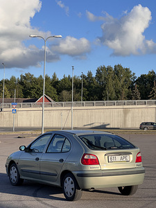 Renault Megane 1.4 Benzin Manual 2001 (4 foto / 9)