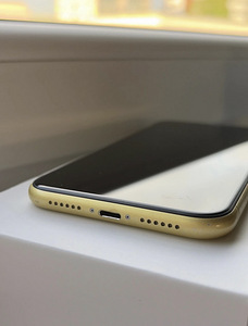 iPhone 11 / 64 GB / Yellow + 3 iPhone Case (5 foto / 9)