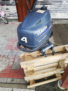 Лодочный мотор (4 фото из 7)