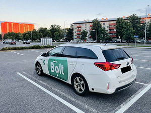 AUTORENT TOYOTA AURIS HÜBRID + LPG | RENDILE AUTOPOLTI (8 foto / 8)