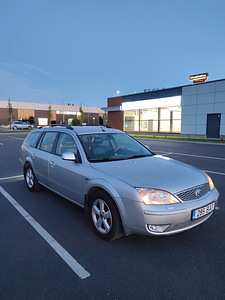 Ford Mondeo Ghia (2 foto / 12)