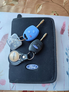 Ford Mondeo Ghia (11 foto / 12)