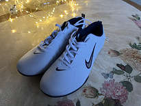 Спортивная обувь Nike