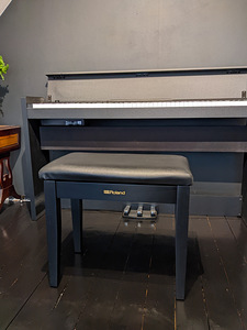 Klaveri pinktool Roland (1 foto / 6)