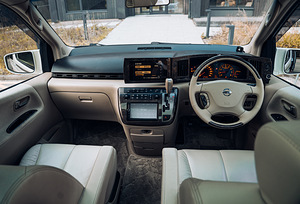 Nissan Elgrand XL Rider Autech (9 foto / 15)