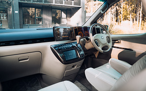 Nissan Elgrand XL Rider Autech (10 foto / 15)