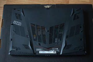 MSI GE63 Raider 9SE i7 9750h, RTX 2060 mänguri sülearvuti (6 foto / 10)