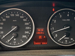 BMW 530xi Facelift 3.0 200kW (12 foto / 13)