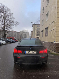 Продам BMW 750LI 4.4 300kw (2 фото из 3)