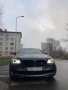 Продам BMW 750LI 4.4 300kw (3 фото из 3)