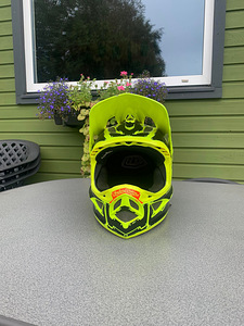 Troy Lee Designs D3 Fiberlite (2 foto / 5)