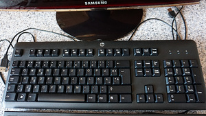 2 klaviatuuri, kaasa monitor Samsung, hiir. (1 foto / 3)