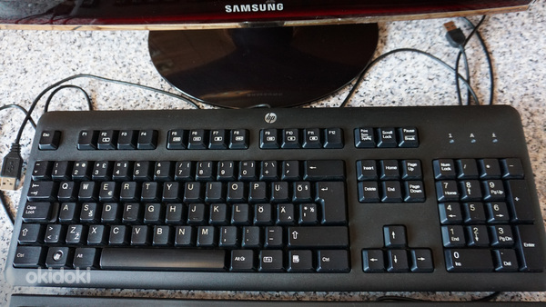 2 klaviatuuri, kaasa monitor Samsung, hiir.