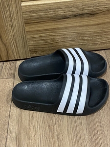 Adidas plätud nr 33 (2 foto / 4)