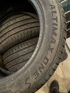 Летние шины 245/45 R17 (5 фото из 8)
