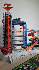 Hot wheels garage (1 foto / 7)