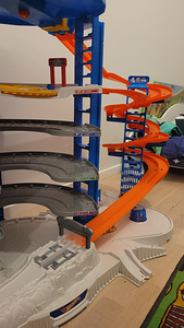 Hot wheels garage (6 foto / 7)